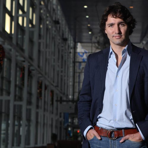 justin trudeaujustin trudeau les mains dans les poches