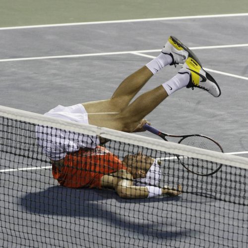 Denis shapovalov tombe à la renverse