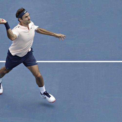Roger Federer en plein match de tennis