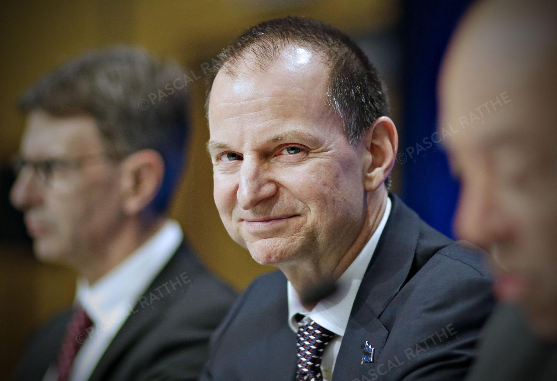 le ministre des finances eric girard et Christian dubé présente le premier budget 2019 de la CAQ durant le huit-clos