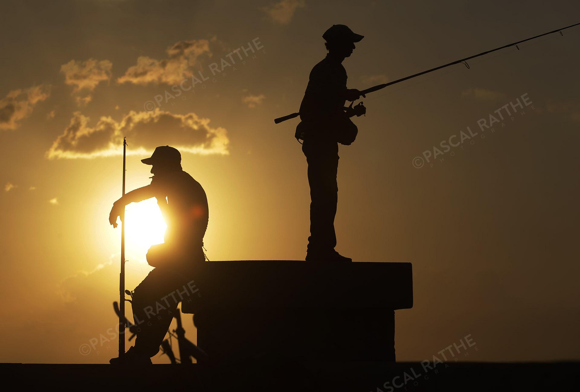 couché de soleil à la havane, Cuba avec des pêcheurs