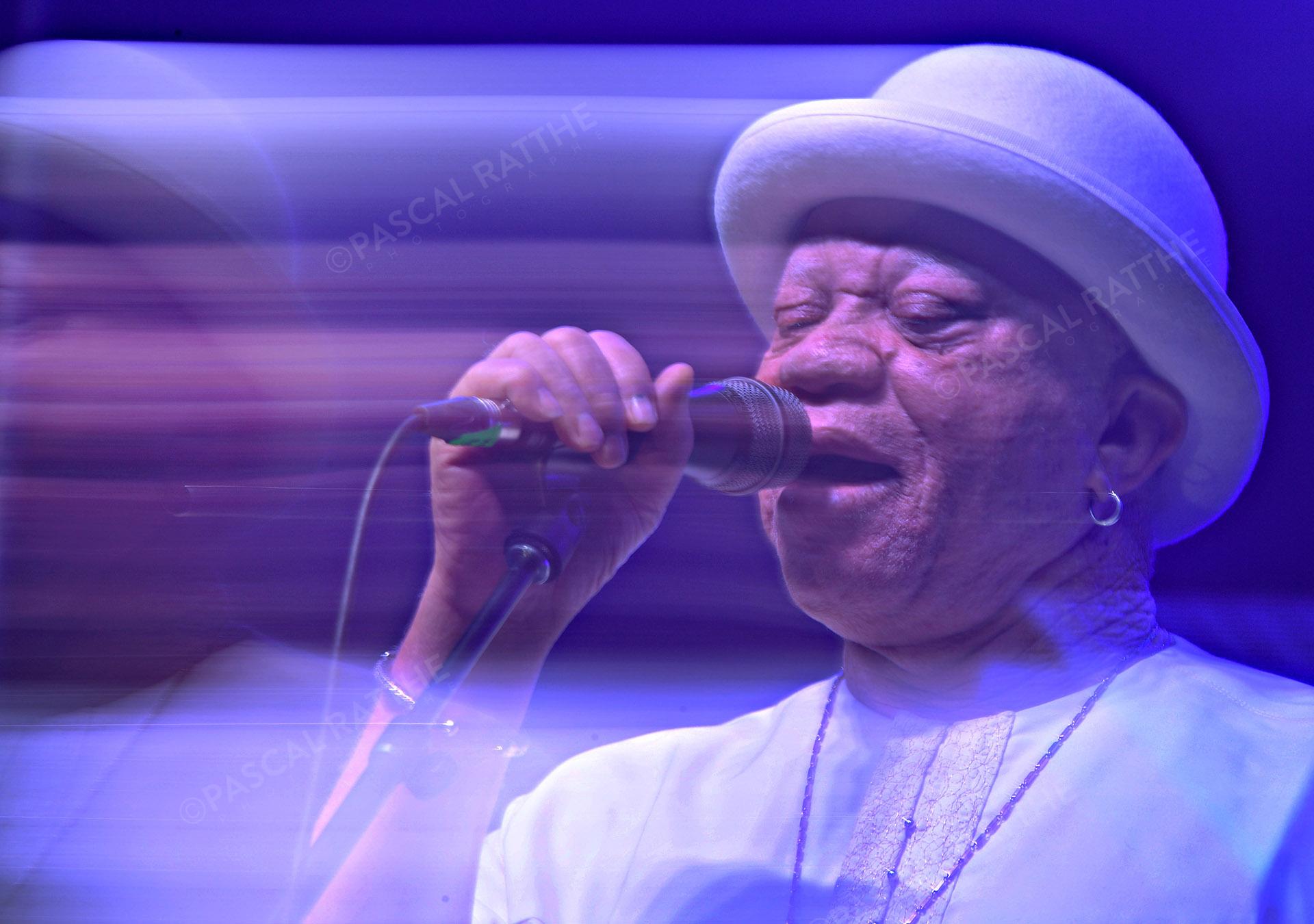spectacle de SALIF KEITA durant les festival d'été de Québec